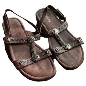 Minnetonka woman’s sandals size 8
